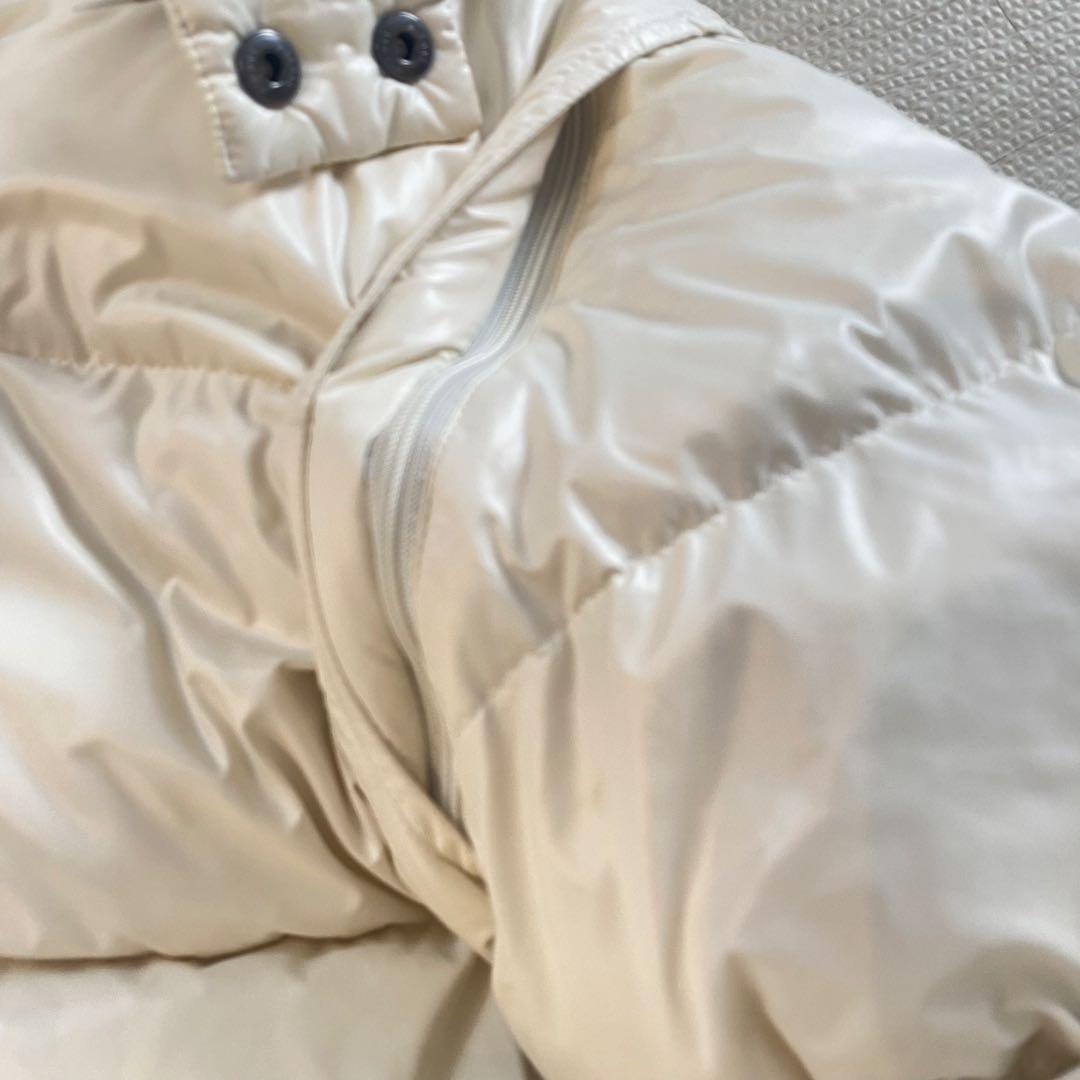 即完売品バーバリー　オフホワイトダウンジャケット フード付き