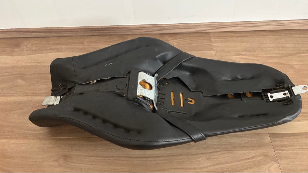 スポーツスター 2007年式 xl883 純正シート