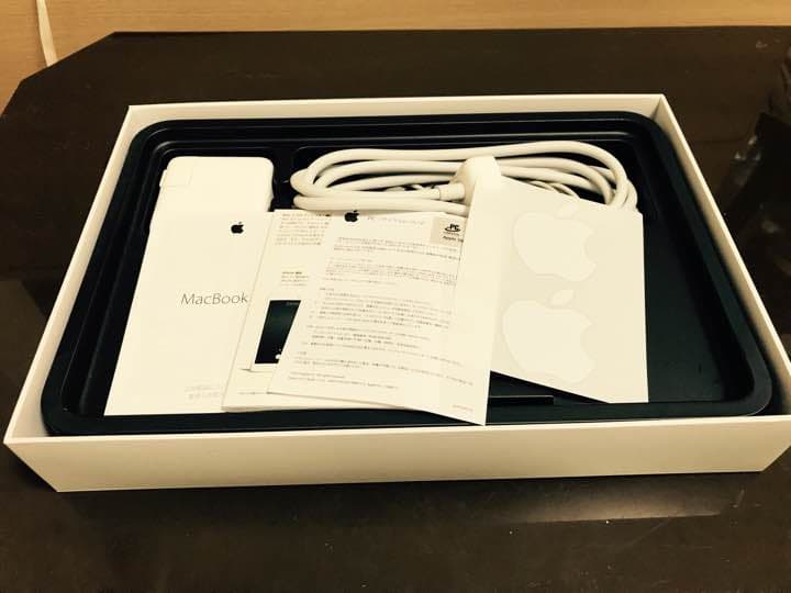 MacBook Air(付属品、HDMIアダプター、ケース付)