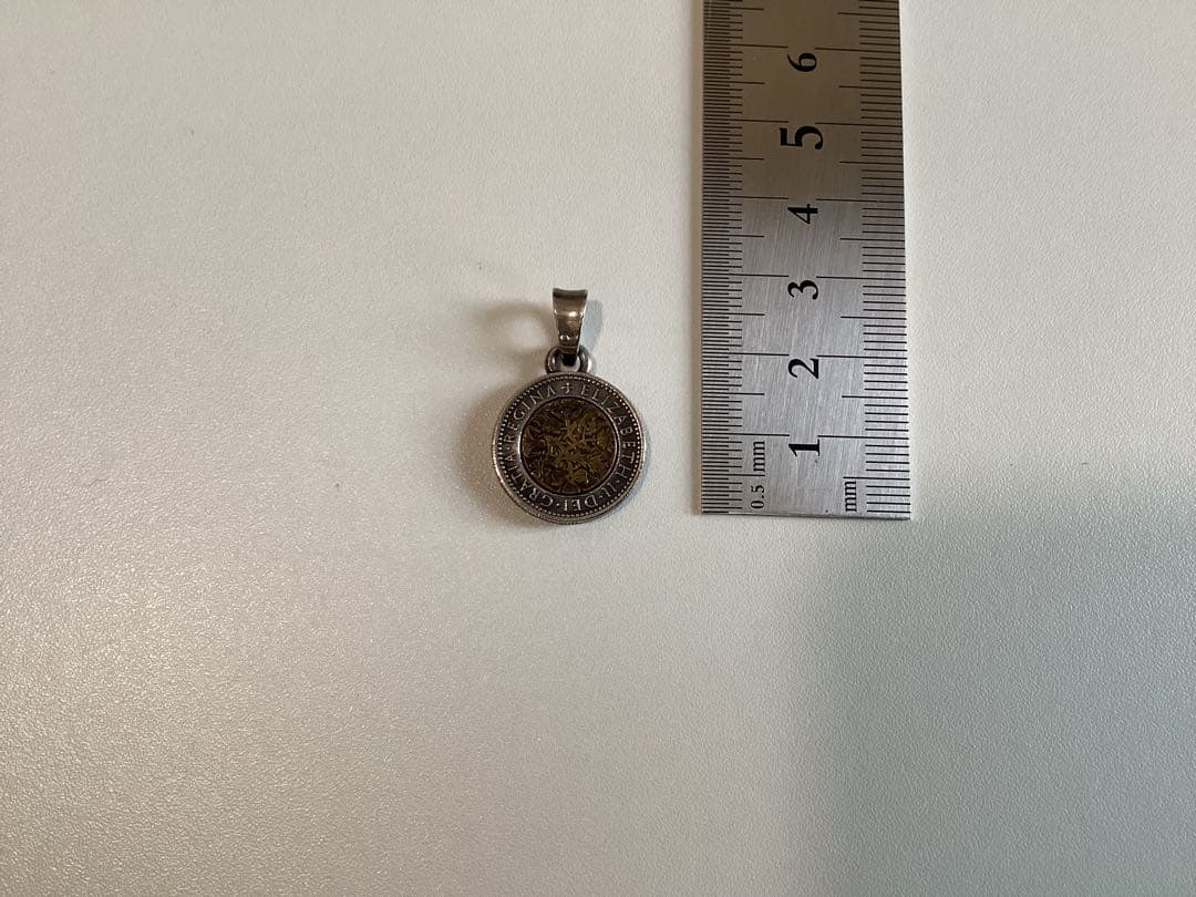 (O_O) アクアシルバー　幸せの６ペンスペンダントヘッド