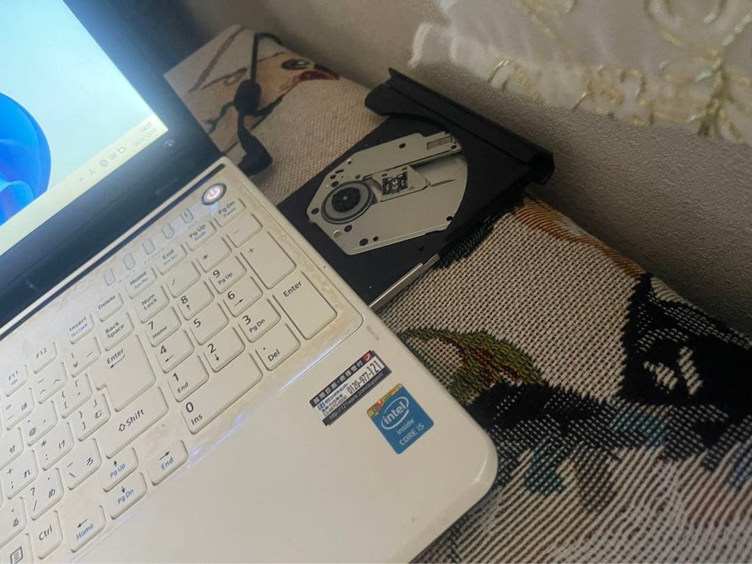 NECノートパソコン白／ホワイト 　i5 Windows11