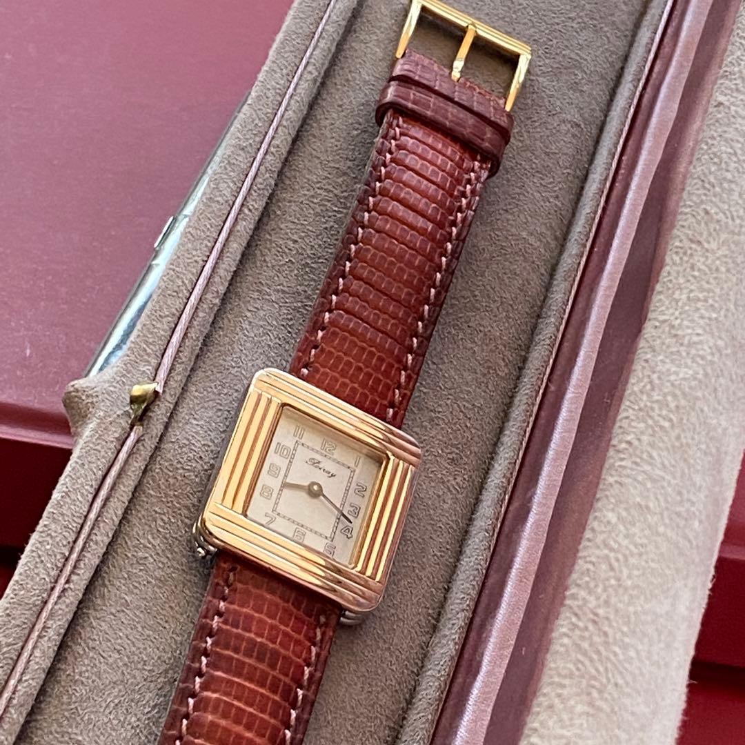 Poirayクラシック スクエア型時計