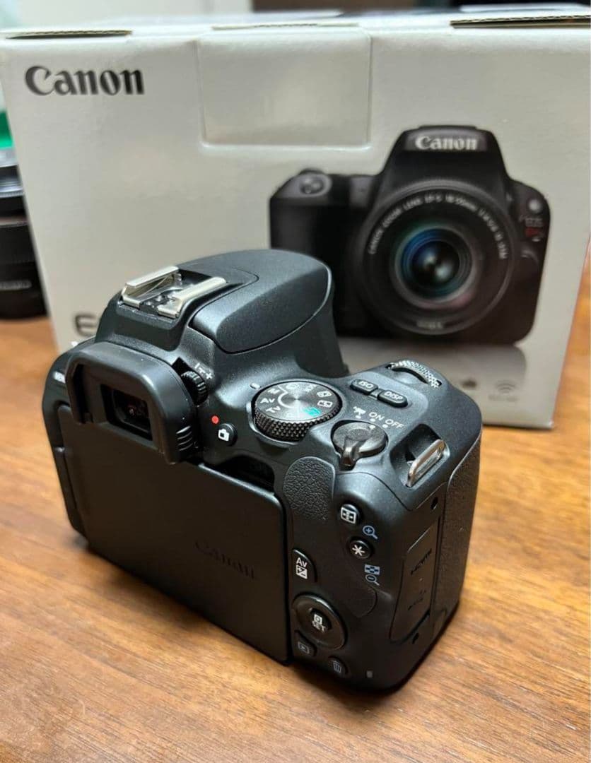 値下げ中Canon EOS Kiss X9 デジタル一眼レフカメラ レンズキット