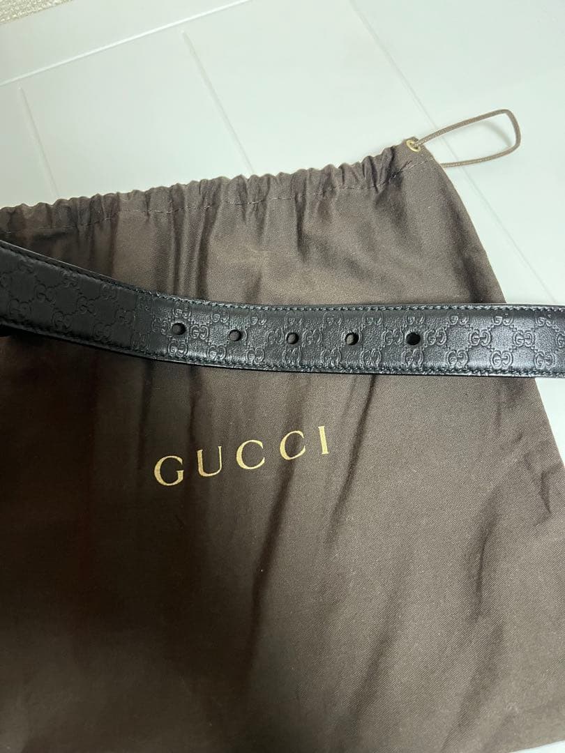 ハ*ー様 GUCCI ブラックレザーベルト 281798 8MJN