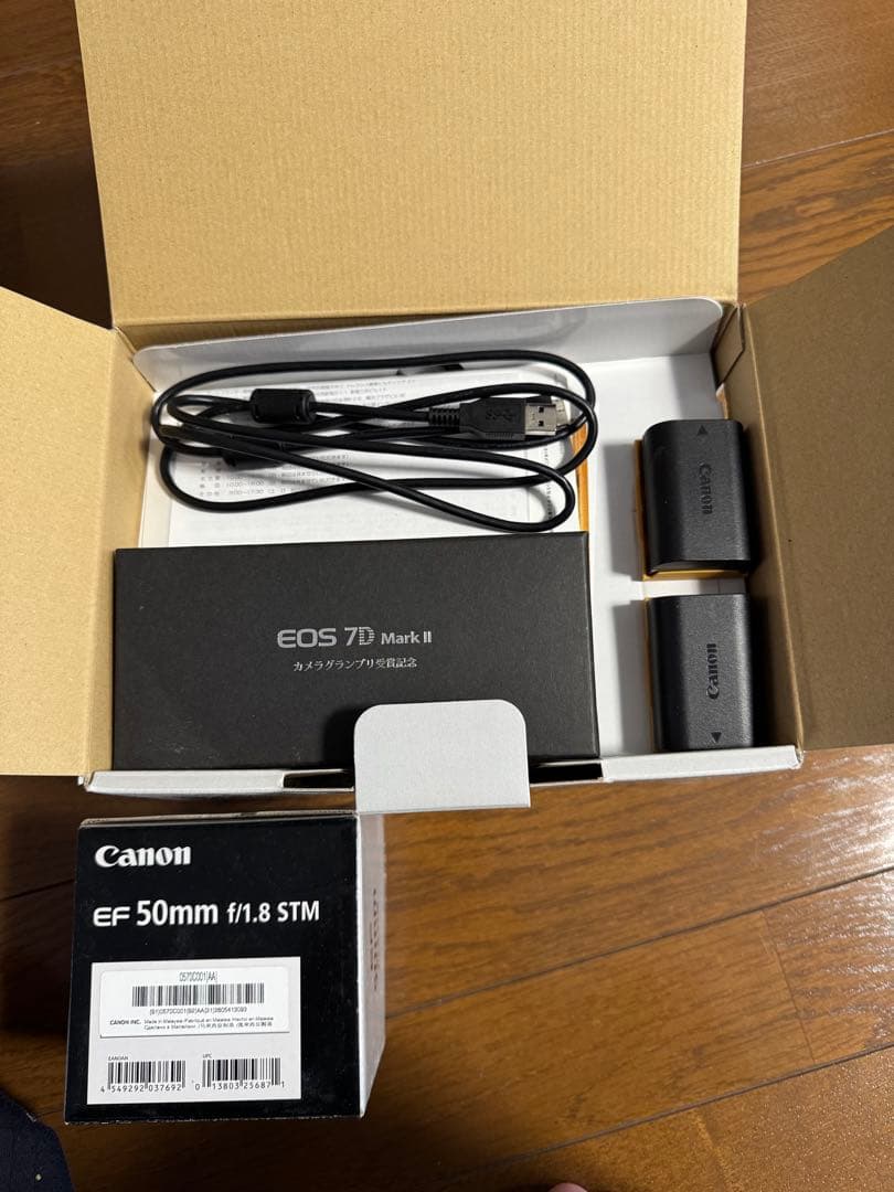 デジタルカメラ Canon EOS 7D Mark II + EF 50mm f/1.8 STM