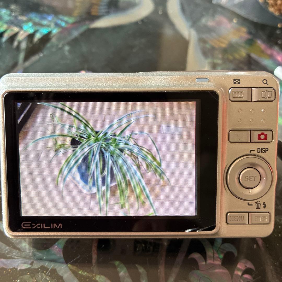 【週末値下げ】コンパクトカメラ カシオXEILUM