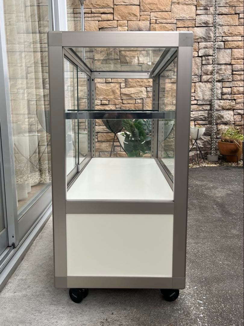 ◆引き取り限定◆エクシード　ガラスショーケース　24万　ストック付き　　照明付き