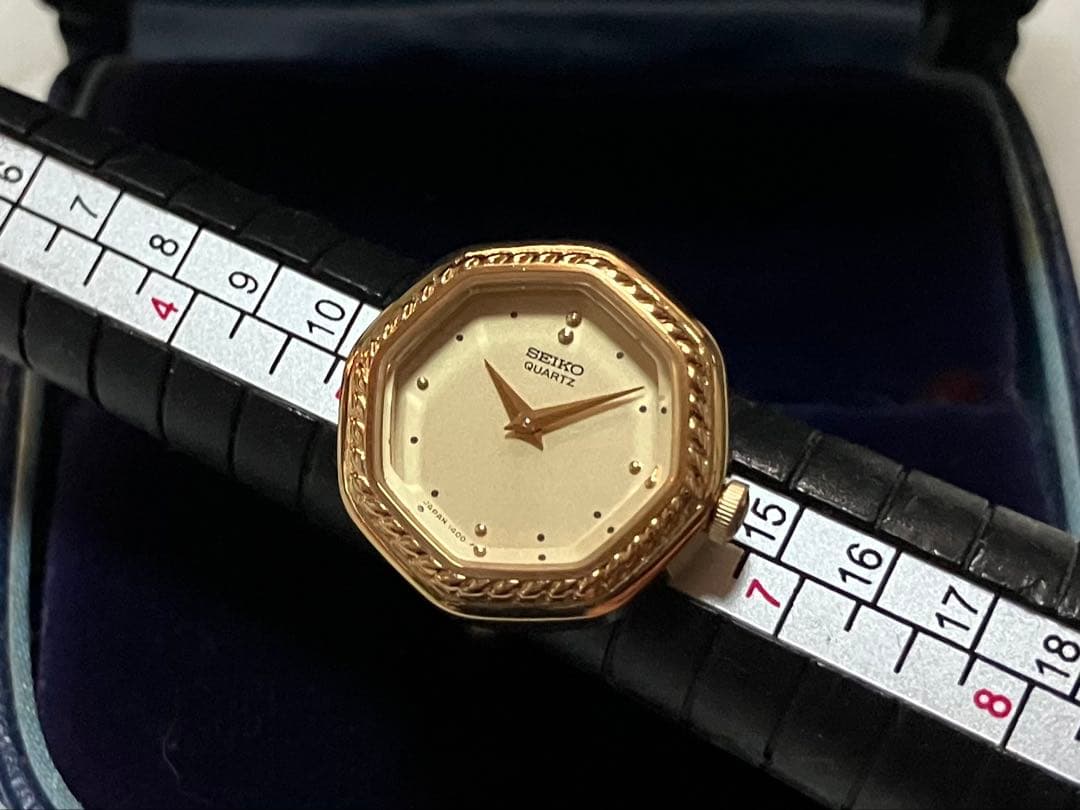 稼働品❗️使用感のない美品です‼️SEIKO QUARTZ RING WATCH