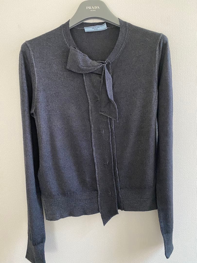 PRADA グレー リボン付きカーディガン