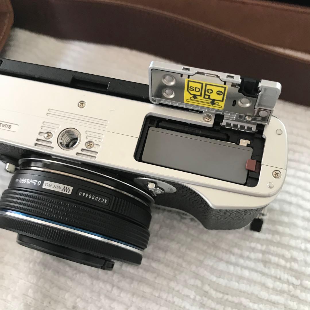 オリンパス PEN E-P7 14-42mm EZレンズキット USEDです