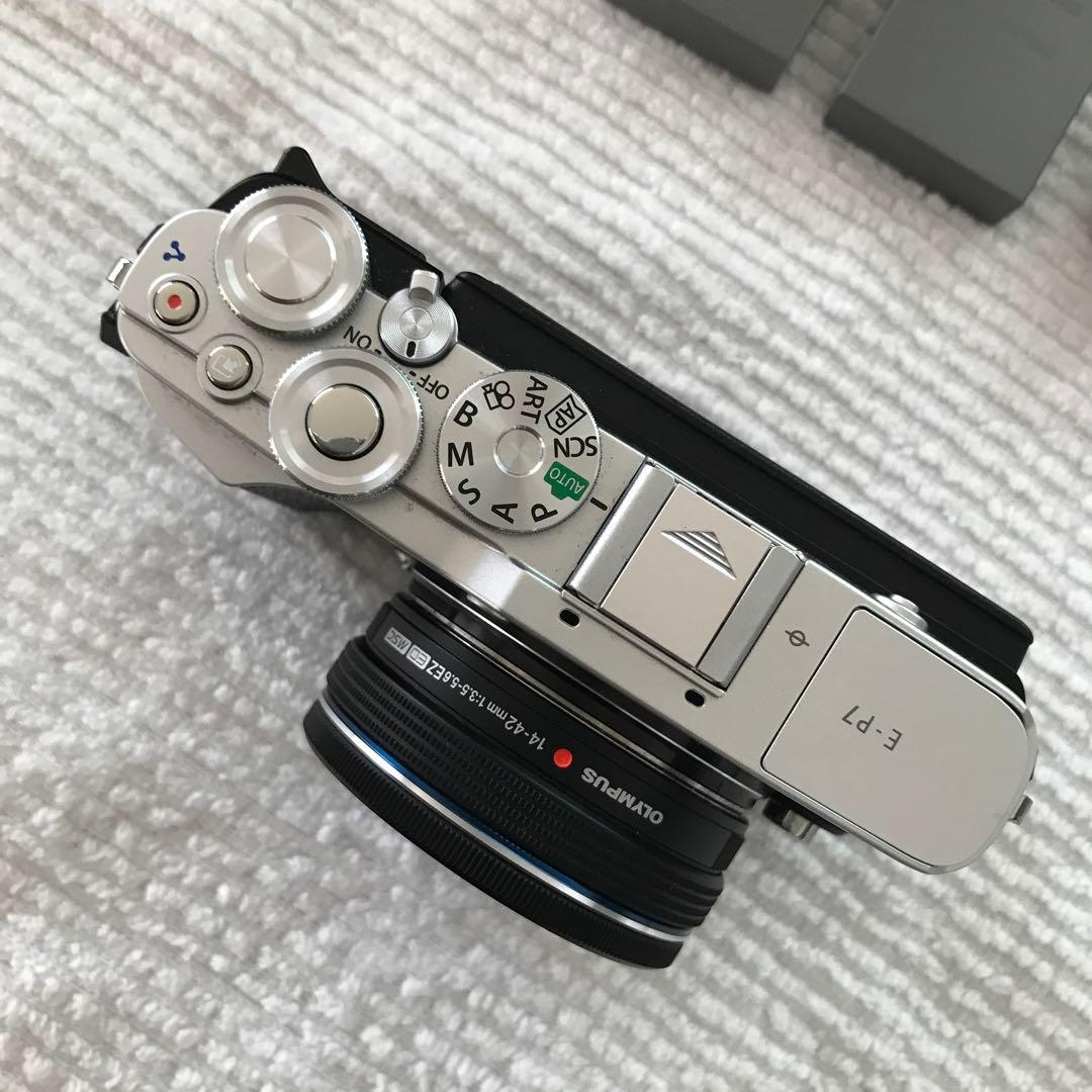 オリンパス PEN E-P7 14-42mm EZレンズキット USEDです