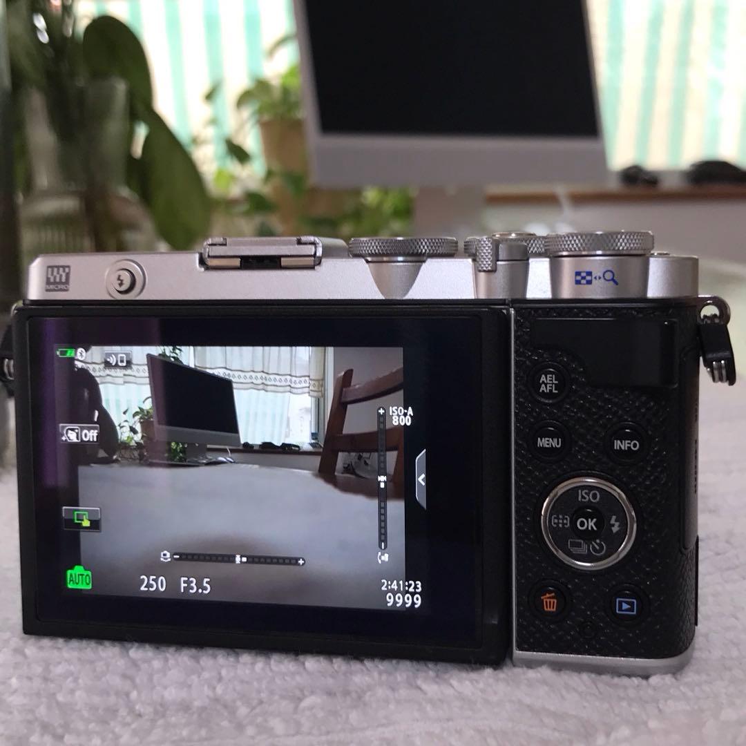 オリンパス PEN E-P7 14-42mm EZレンズキット USEDです