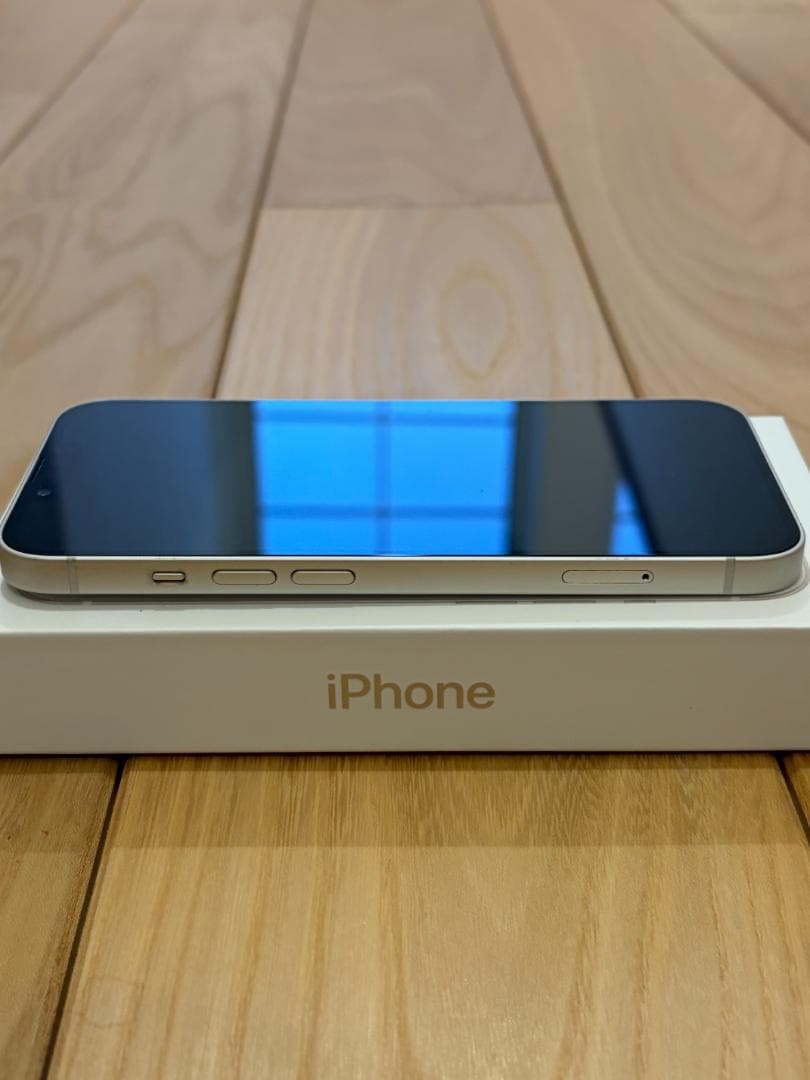 iPhone 13 スターライト 128GB SIMフリー　箱・充電ケーブル付き