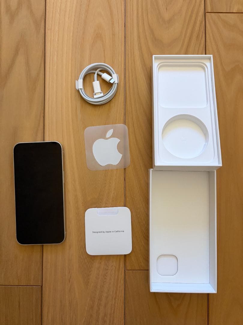 iPhone 13 スターライト 128GB SIMフリー　箱・充電ケーブル付き