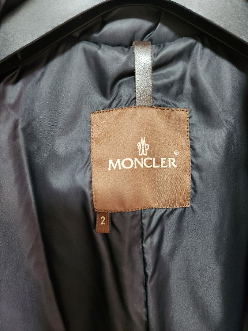 MONCLER(モンクレール) ダウンコート　黒色