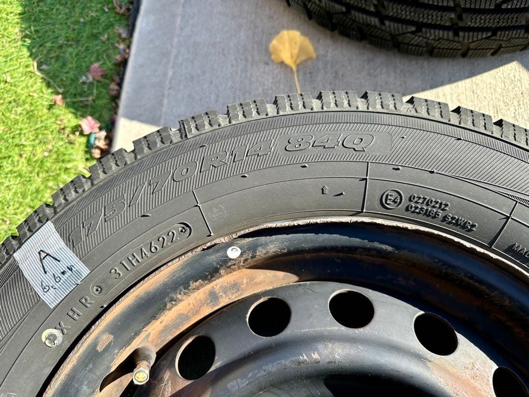 群馬 スタッドレスタイヤ トヨタ シエンタ ナット付 2022年製 オブザーブ