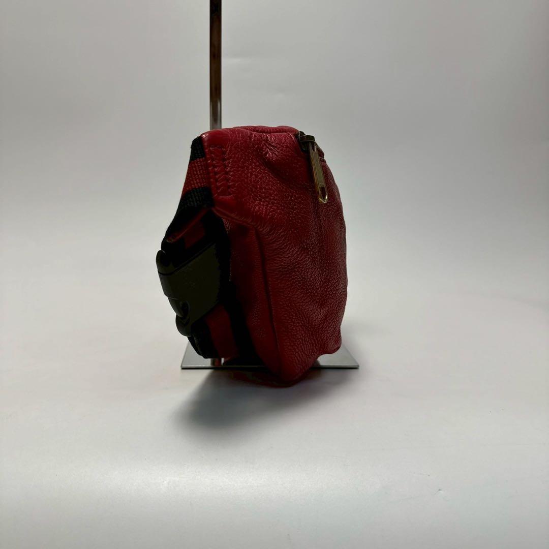 p97【美品】グッチ　レザー　ロゴプリント　シェリーライン　ウエストバッグ