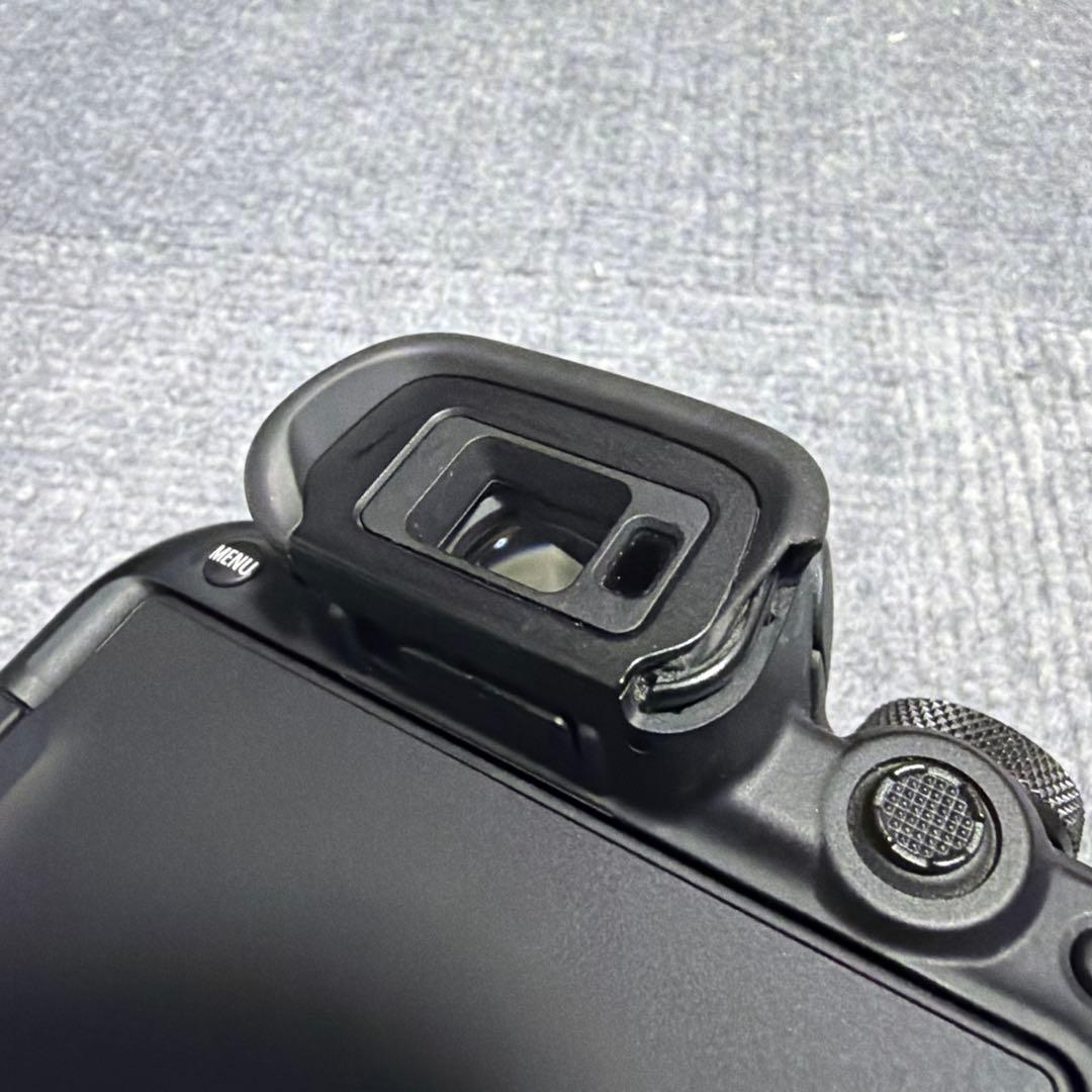 Canon EOS R10 ボディ【ファインダー部分ゴム欠け】