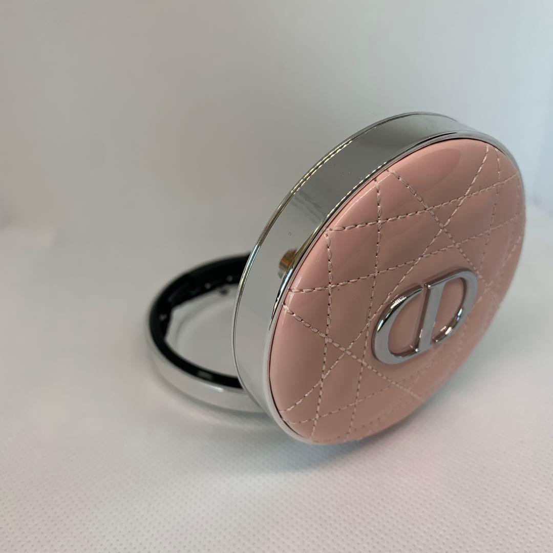 ディオールスキンフォーエヴァー　DIOR FOREVER イドラグロウクッション