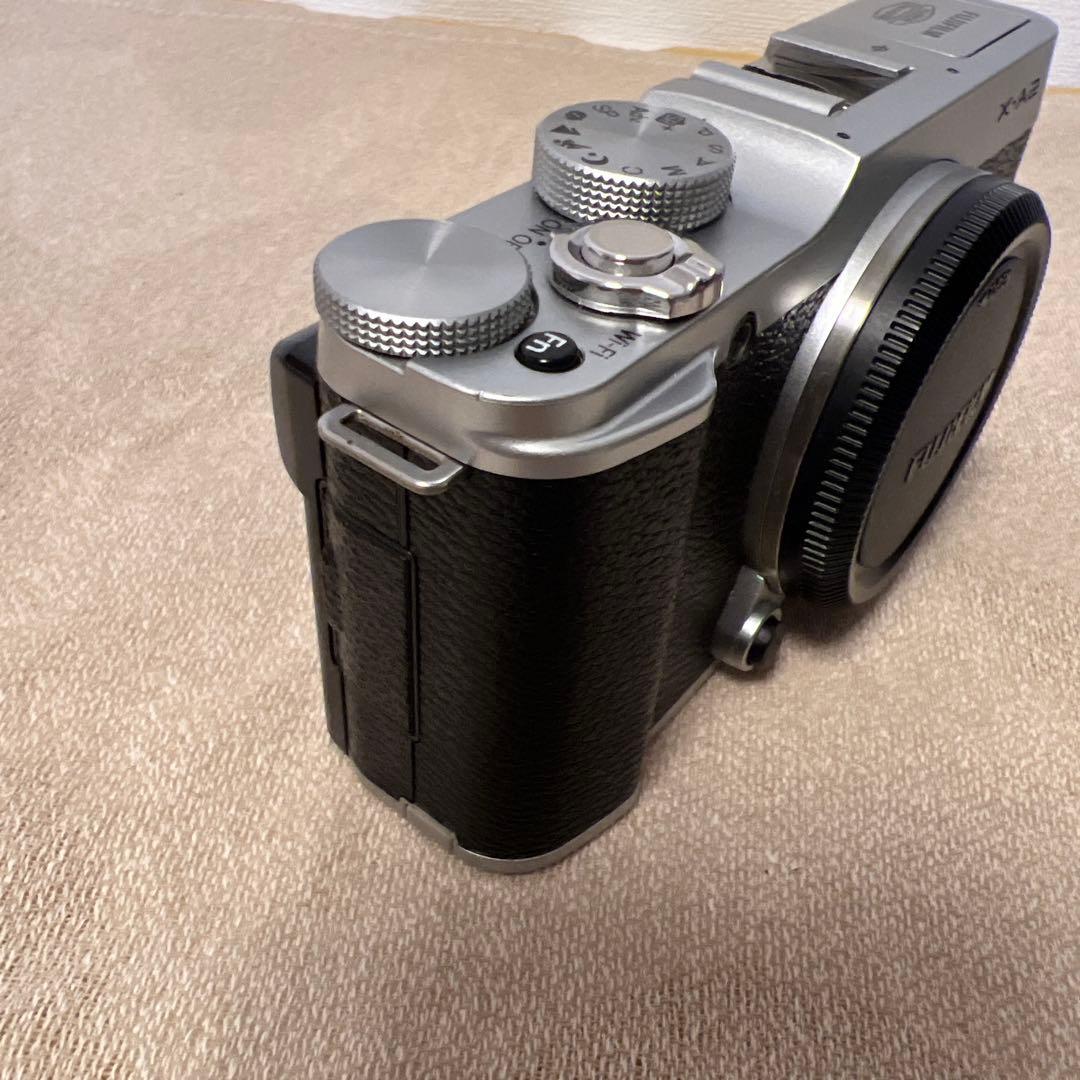 【美品】FUJIFILM X-A2ダブルズームレンズキット