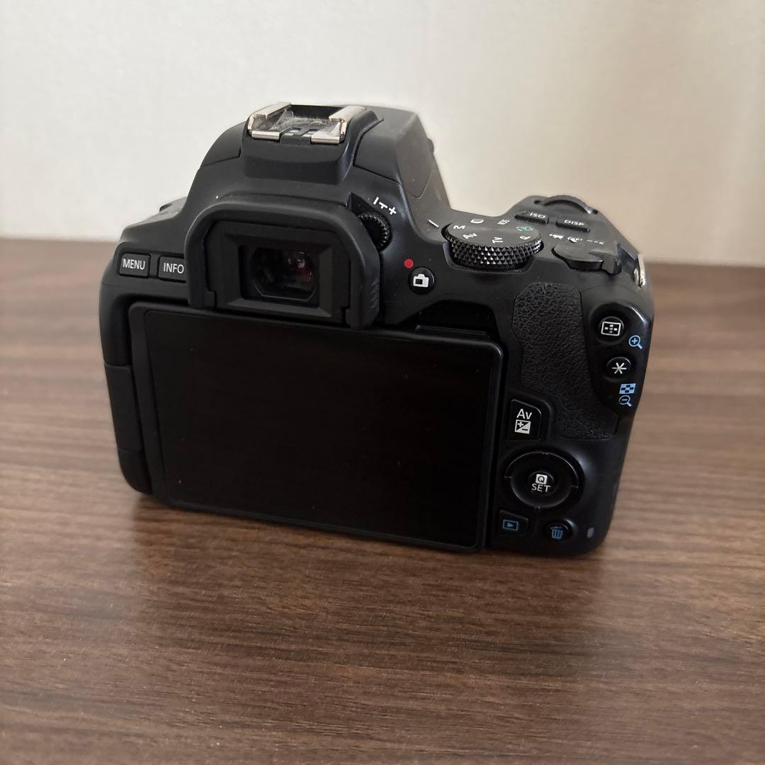 Canon EOS Kiss X10 18-55mmレンズ付き