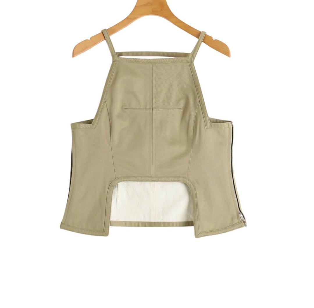 美品　UNIFORM WEAPON SQUARE-NECK TOP