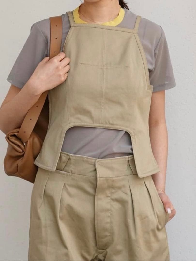 美品　UNIFORM WEAPON SQUARE-NECK TOP