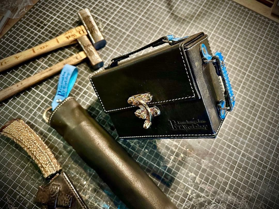 11月SALE品！Pvt.Workshop 極　CL 本革　デッキ　ハーフケース