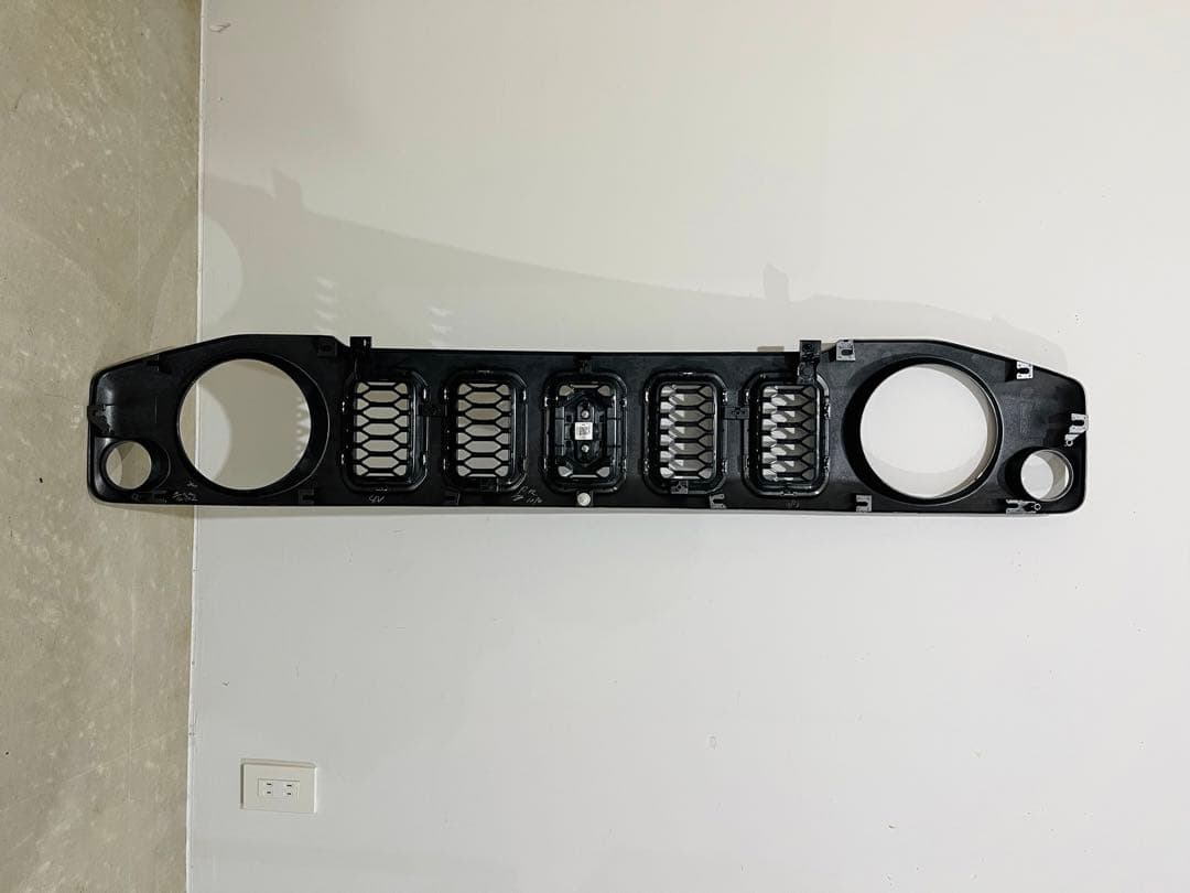 【新品未使用品】新車外し　ジムニーノマド　純正フロントグリル