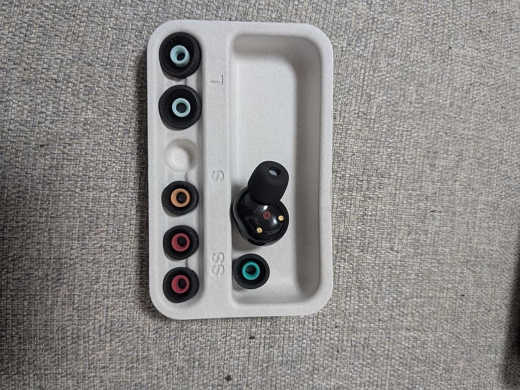 シルクロードSONY WF-1000XM5 充電ケース+右耳