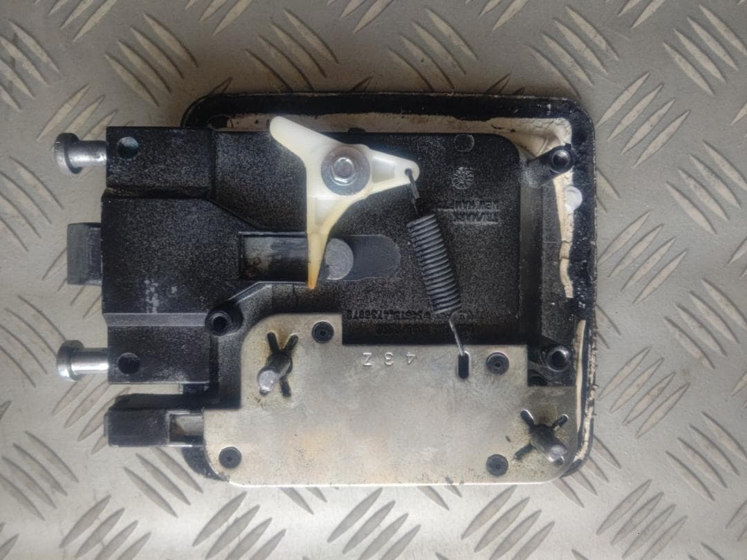 100点マウンテン　Trimark ドアラッチ ※鍵なし (中古)