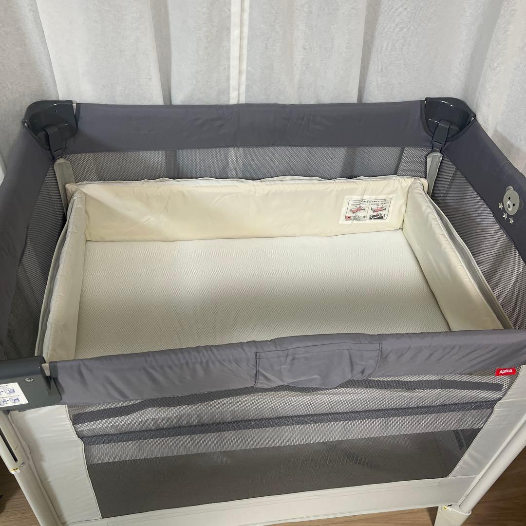 【美品】アップリカ　ココネルエアーAB 折りたたみ式ベビーベッド