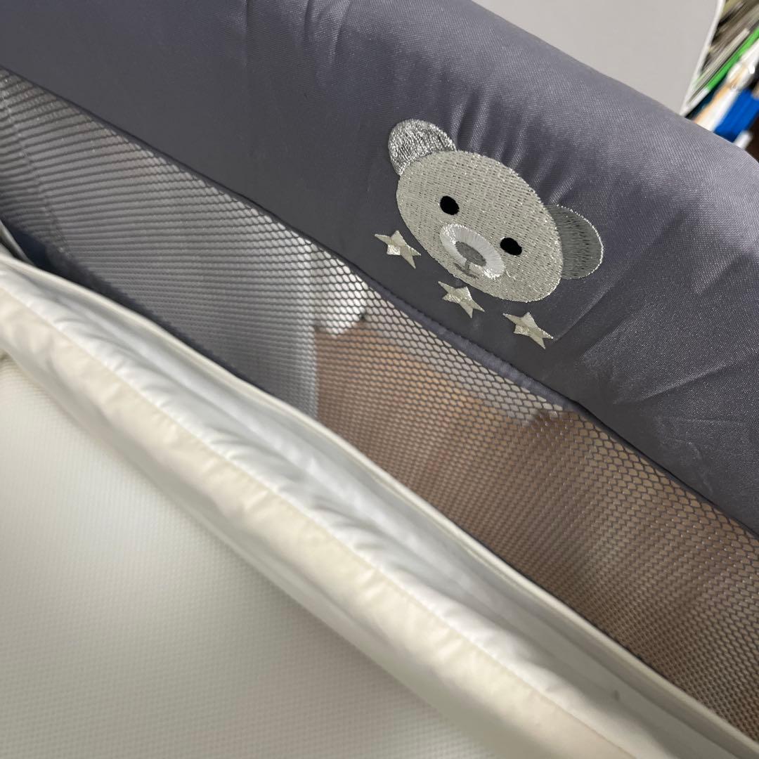 【美品】アップリカ　ココネルエアーAB 折りたたみ式ベビーベッド