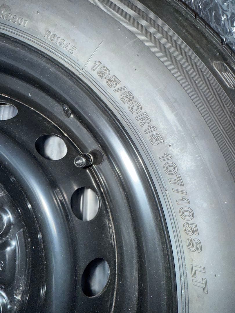 8型ハイエースワゴン新車外しタイヤホイール4本セット