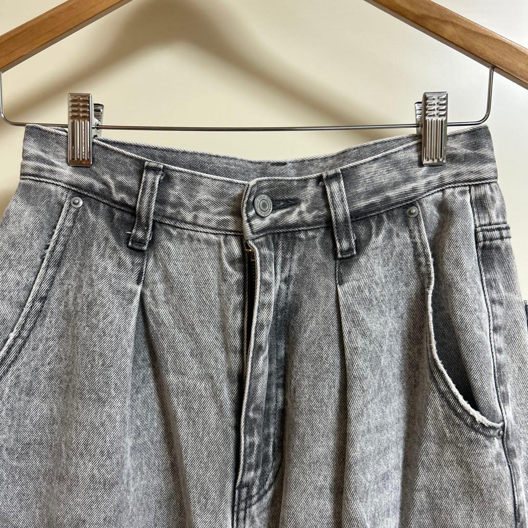 【MRMイエン】ハイライズタックワイドパンツ　ライトグレー３６