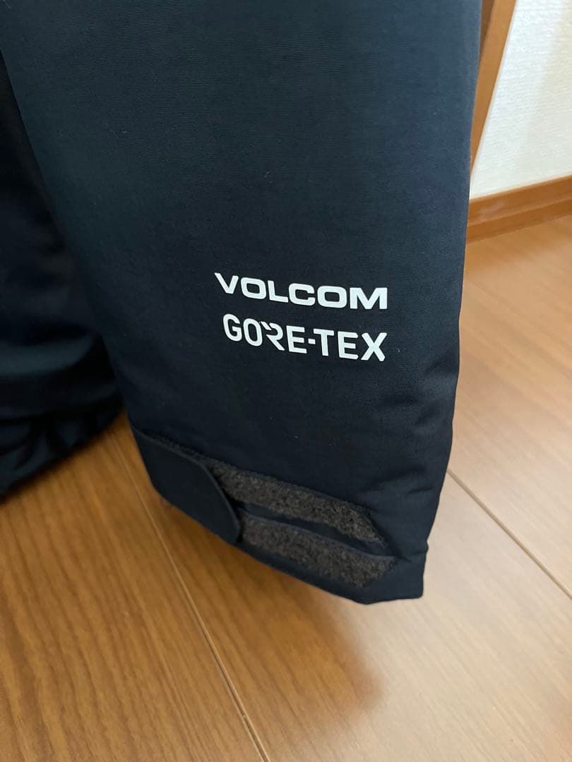VOLCOM GORE-TEX フード付き中綿ジャケット