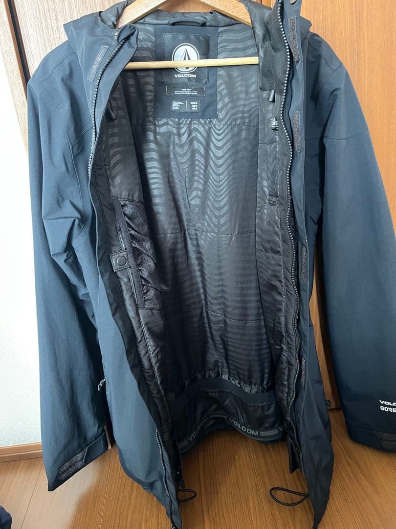 VOLCOM GORE-TEX フード付き中綿ジャケット