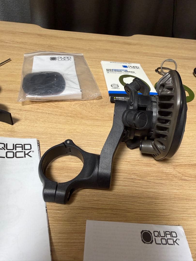 Quad Lock バイク用セット マウント＋衝撃吸収ダンパー + 充電ヘッド他