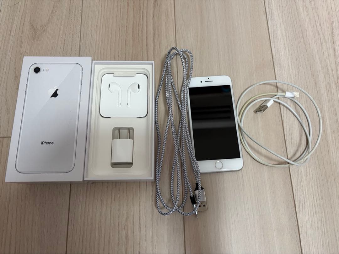 美品　Apple iPhone 8 64GB シルバー