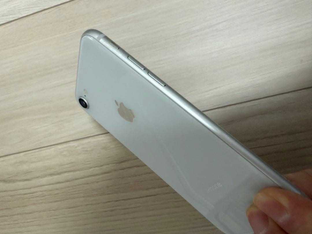 美品　Apple iPhone 8 64GB シルバー