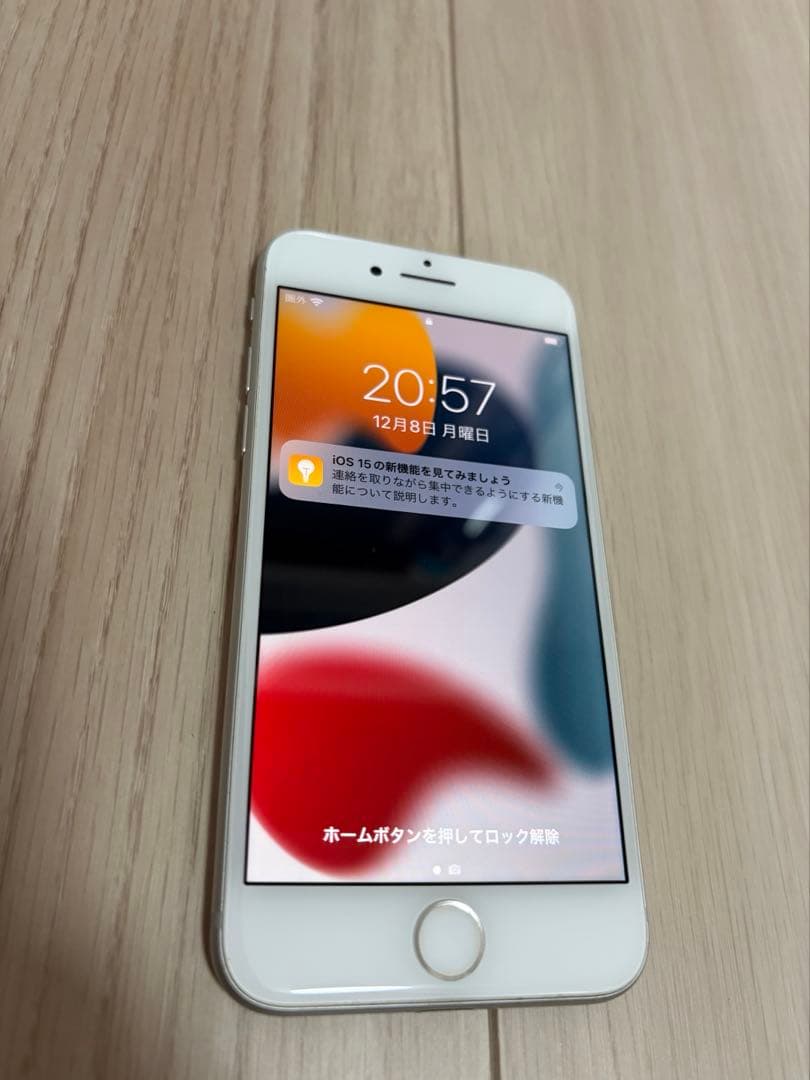 美品　Apple iPhone 8 64GB シルバー
