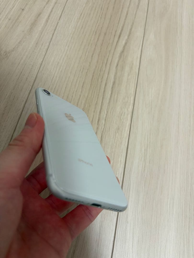 美品　Apple iPhone 8 64GB シルバー