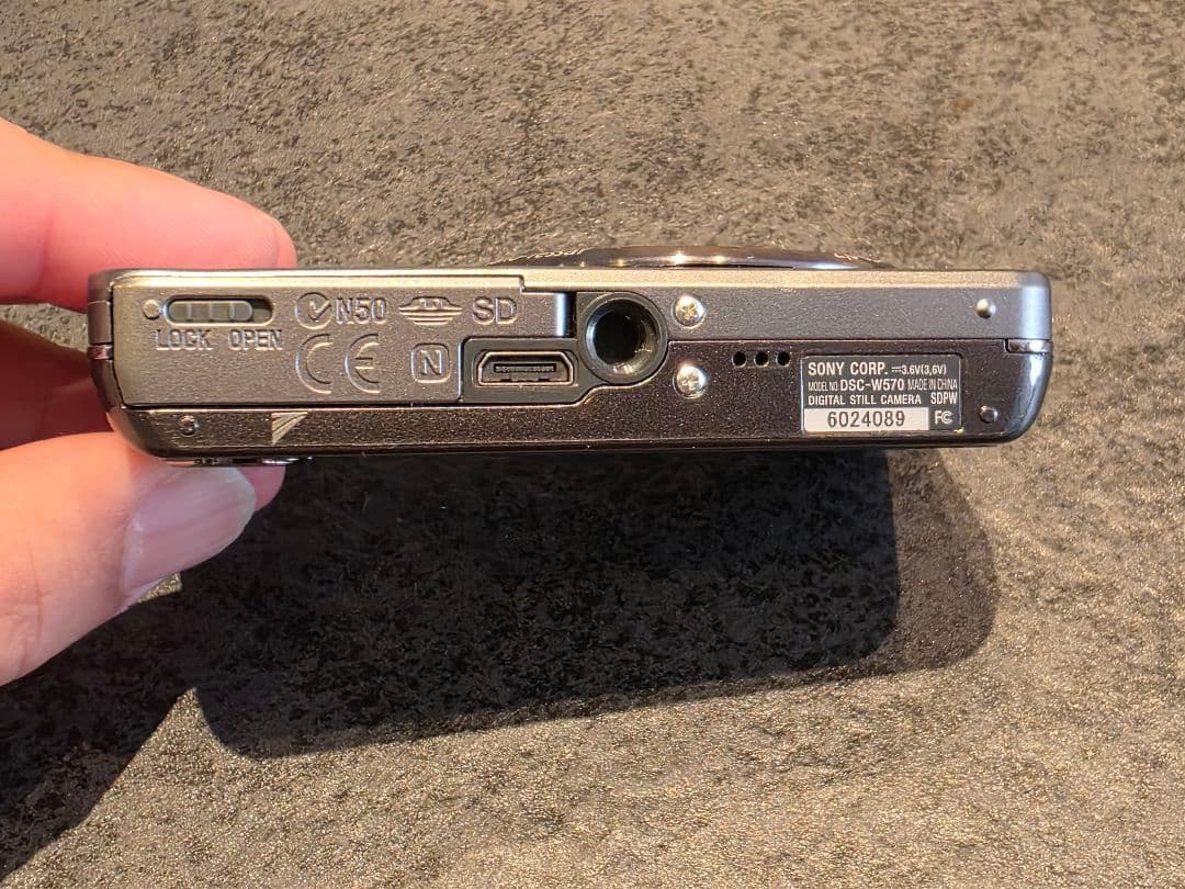 SONY Cyber-shot DSC−W570