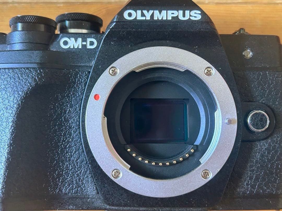 OLYMPUS OM−D E−M10 Mark 3 Wズームキット 黒