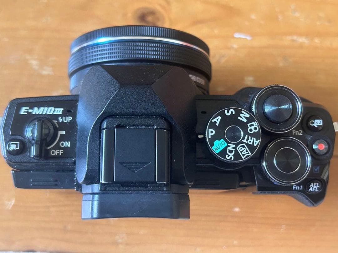 OLYMPUS OM−D E−M10 Mark 3 Wズームキット 黒