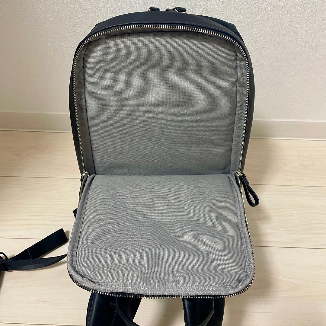 ✨️美品✨️+diana ダイアナ シリコンレザーA4リュック ブラック 保存袋付