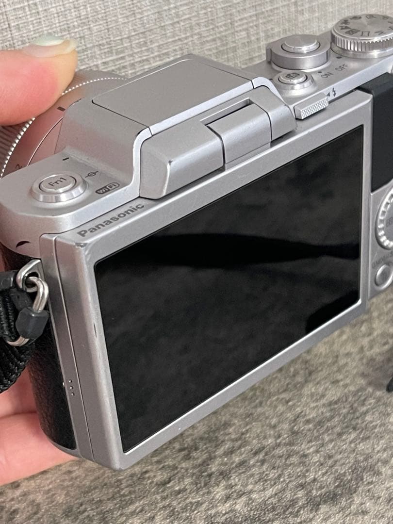 Panasonic LUMIX DMC-GF7W ミラーレス一眼カメラ