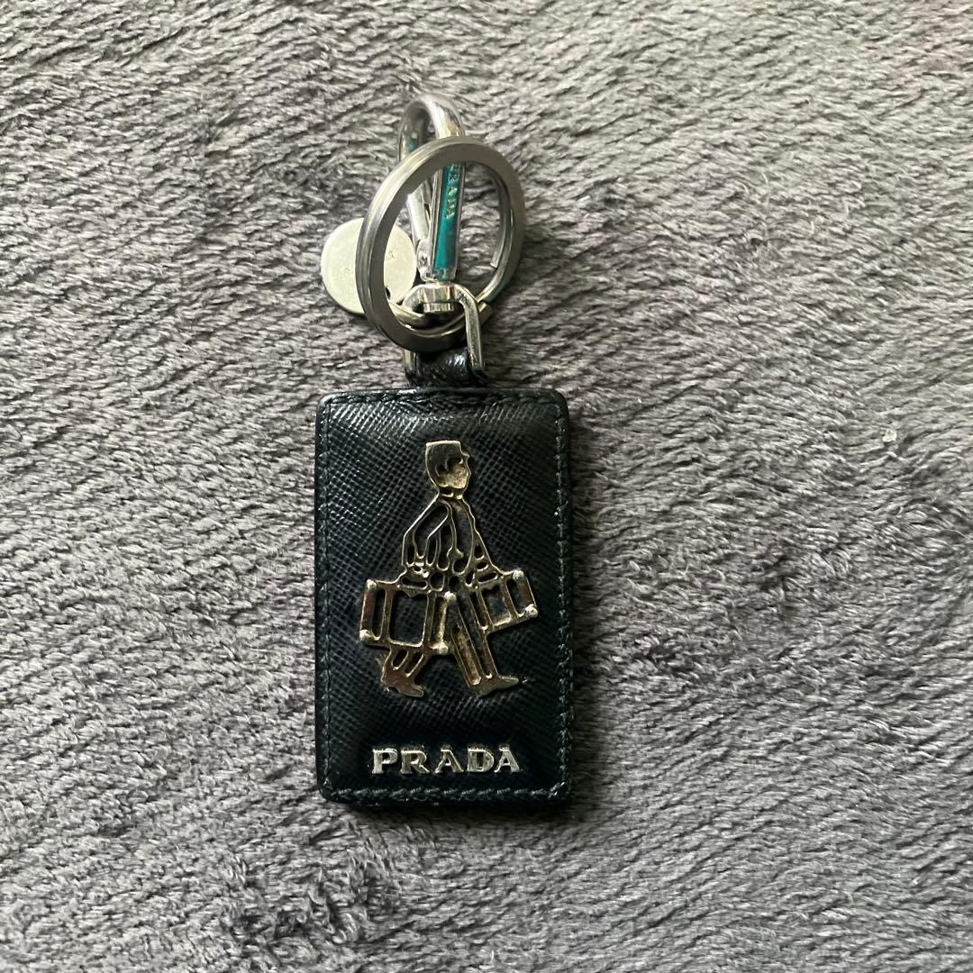 プラダ　キーホルダー　ポーター　ドアマン　ホテルマン　旅行　男　黒　ブラック