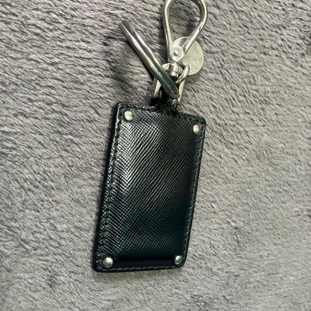 プラダ　キーホルダー　ポーター　ドアマン　ホテルマン　旅行　男　黒　ブラック