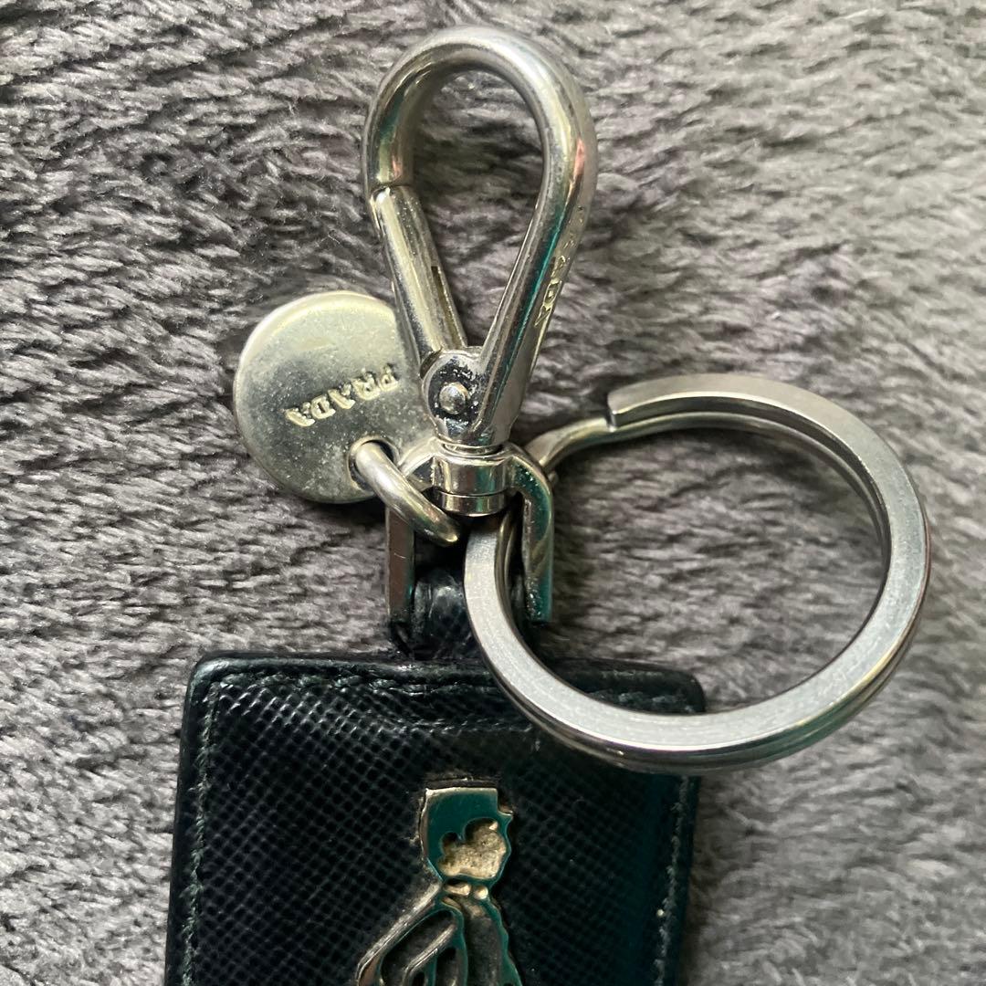 プラダ　キーホルダー　ポーター　ドアマン　ホテルマン　旅行　男　黒　ブラック